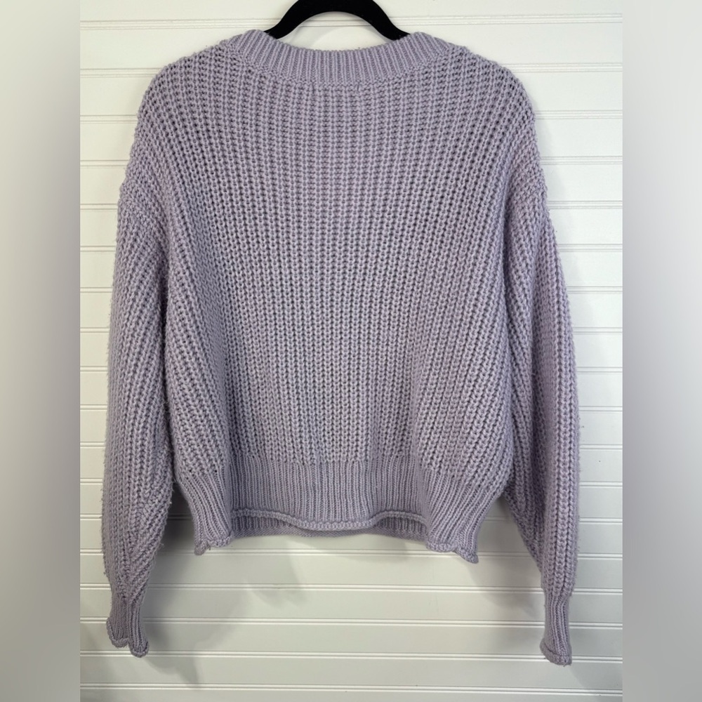 H&M women’s light purple chunky knit oversized vneck sweater. Size M - Picture 2 of 6